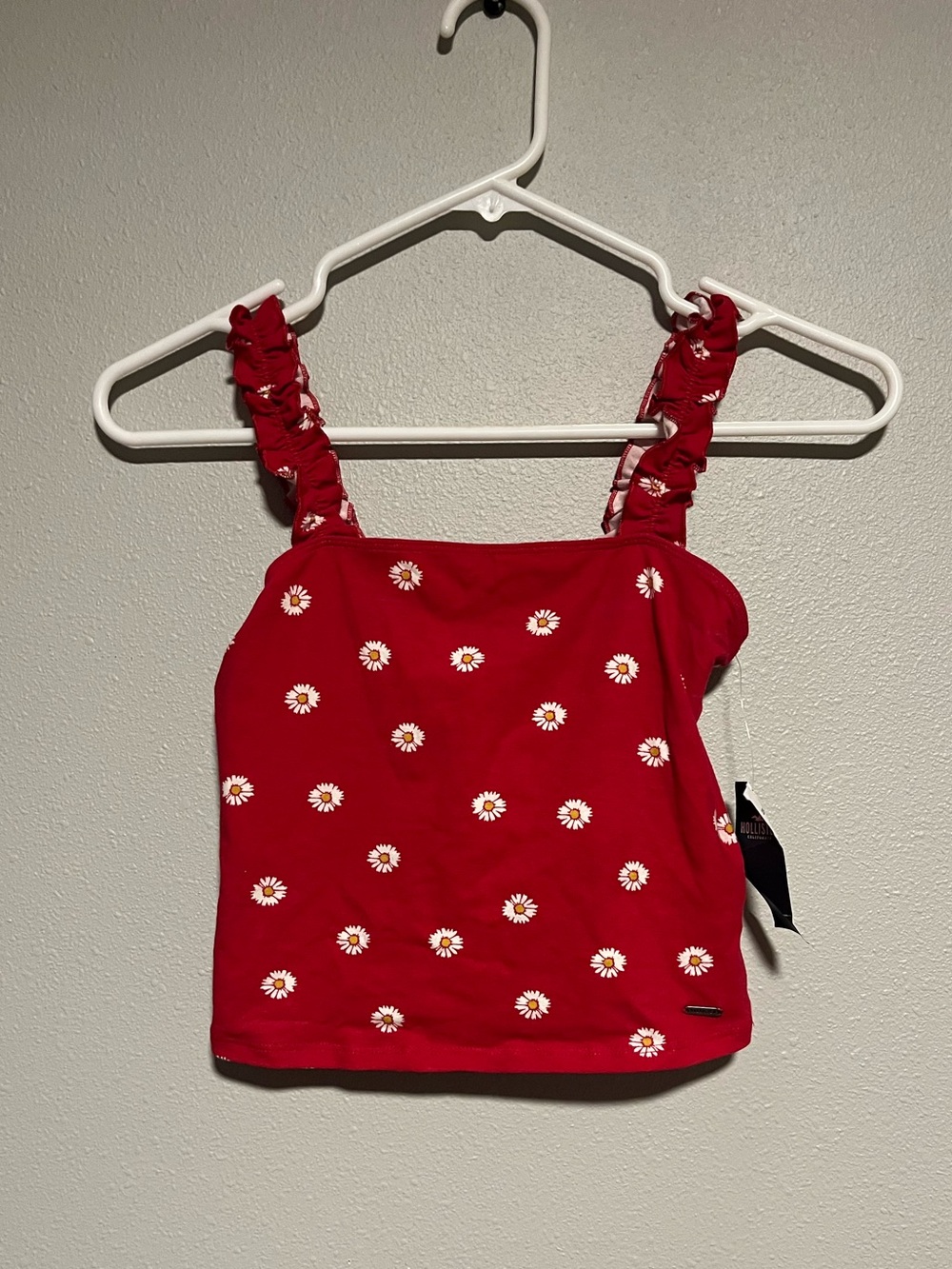 Hollister Red Daisy crop tank